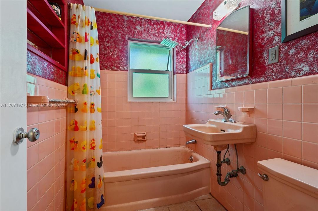 最近售出: $275,000 (2 贝兹, 1 浴室, 1320 平方英尺)