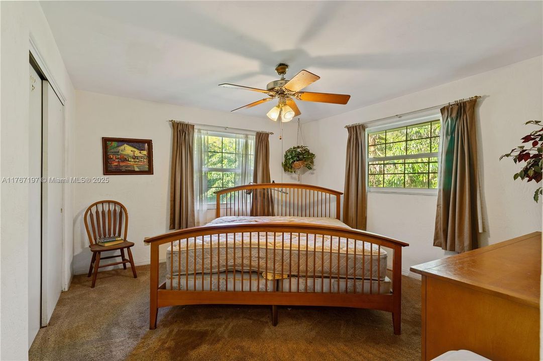 最近售出: $275,000 (2 贝兹, 1 浴室, 1320 平方英尺)