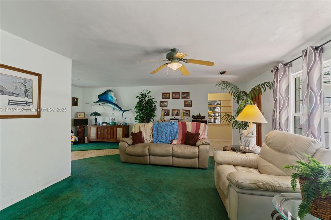 最近售出: $275,000 (2 贝兹, 1 浴室, 1320 平方英尺)