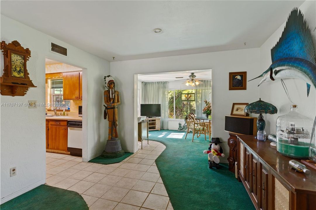 最近售出: $275,000 (2 贝兹, 1 浴室, 1320 平方英尺)