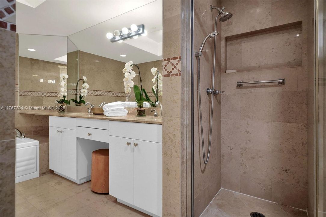 Vendido Recientemente: $1,650,000 (2 camas, 2 baños, 1550 Pies cuadrados)