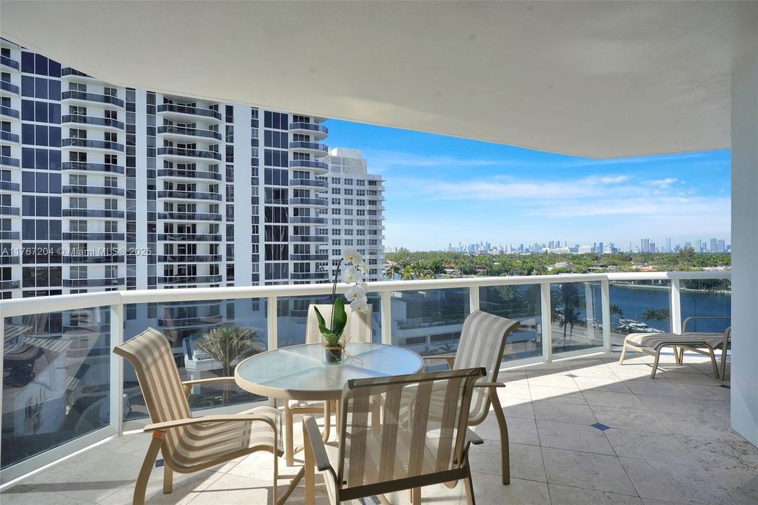 Vendido Recientemente: $1,650,000 (2 camas, 2 baños, 1550 Pies cuadrados)