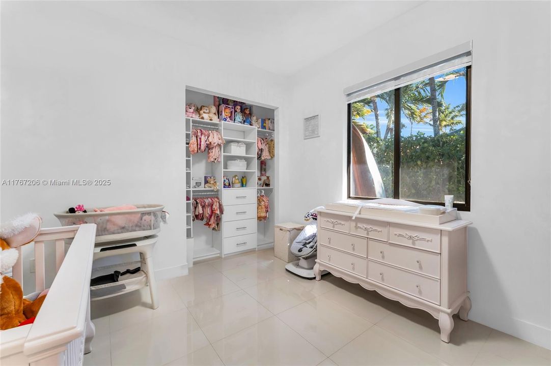 最近售出: $940,000 (4 贝兹, 3 浴室, 2145 平方英尺)