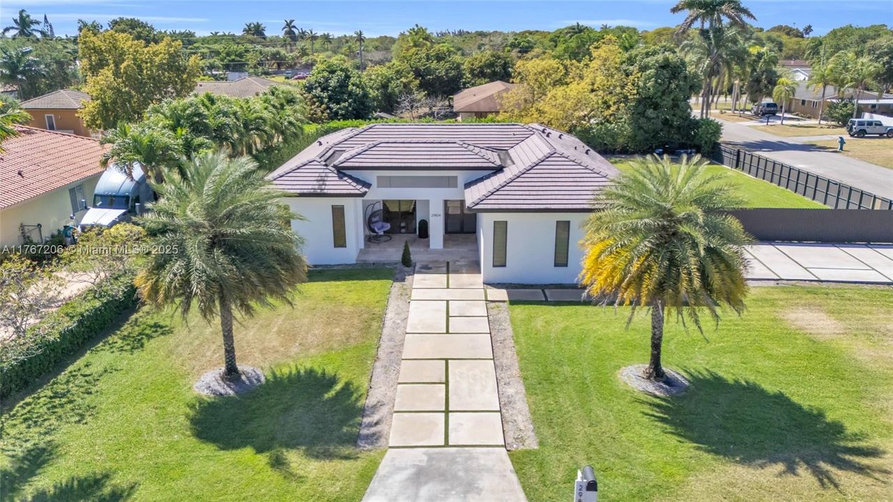 最近售出: $940,000 (4 贝兹, 3 浴室, 2145 平方英尺)