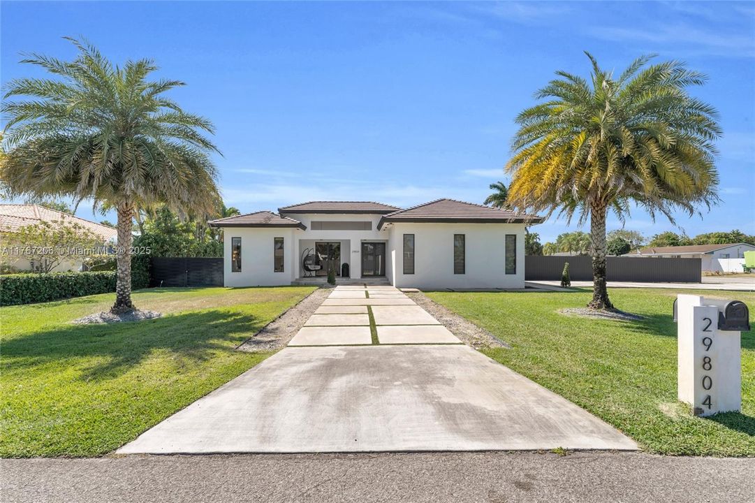 最近售出: $940,000 (4 贝兹, 3 浴室, 2145 平方英尺)