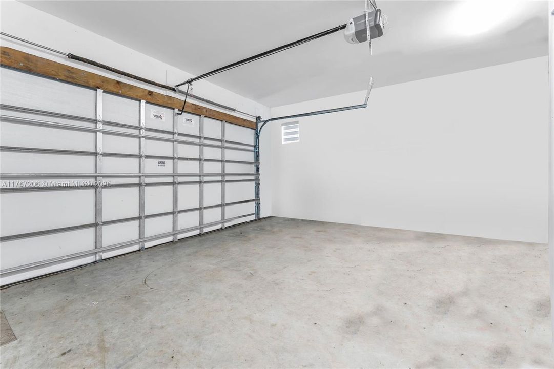 最近售出: $940,000 (4 贝兹, 3 浴室, 2145 平方英尺)