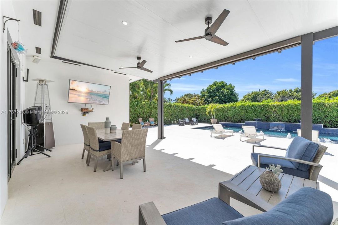 最近售出: $940,000 (4 贝兹, 3 浴室, 2145 平方英尺)