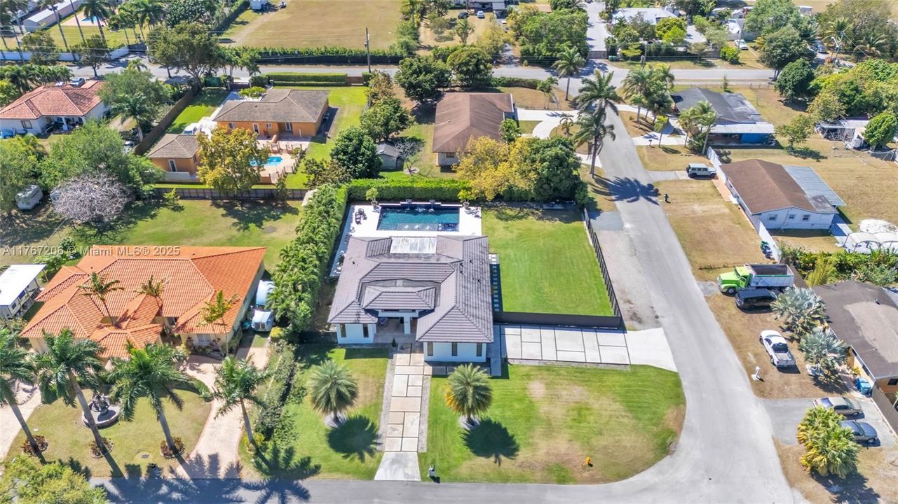 最近售出: $940,000 (4 贝兹, 3 浴室, 2145 平方英尺)