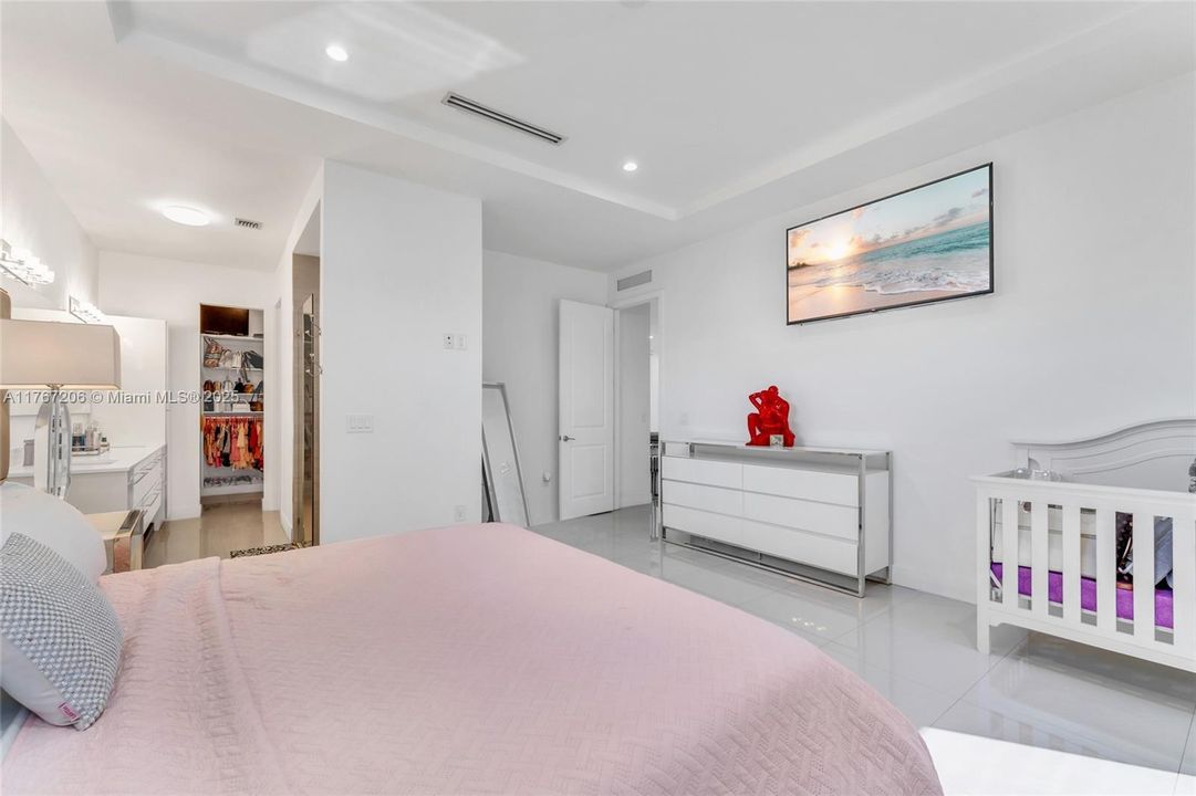 最近售出: $940,000 (4 贝兹, 3 浴室, 2145 平方英尺)