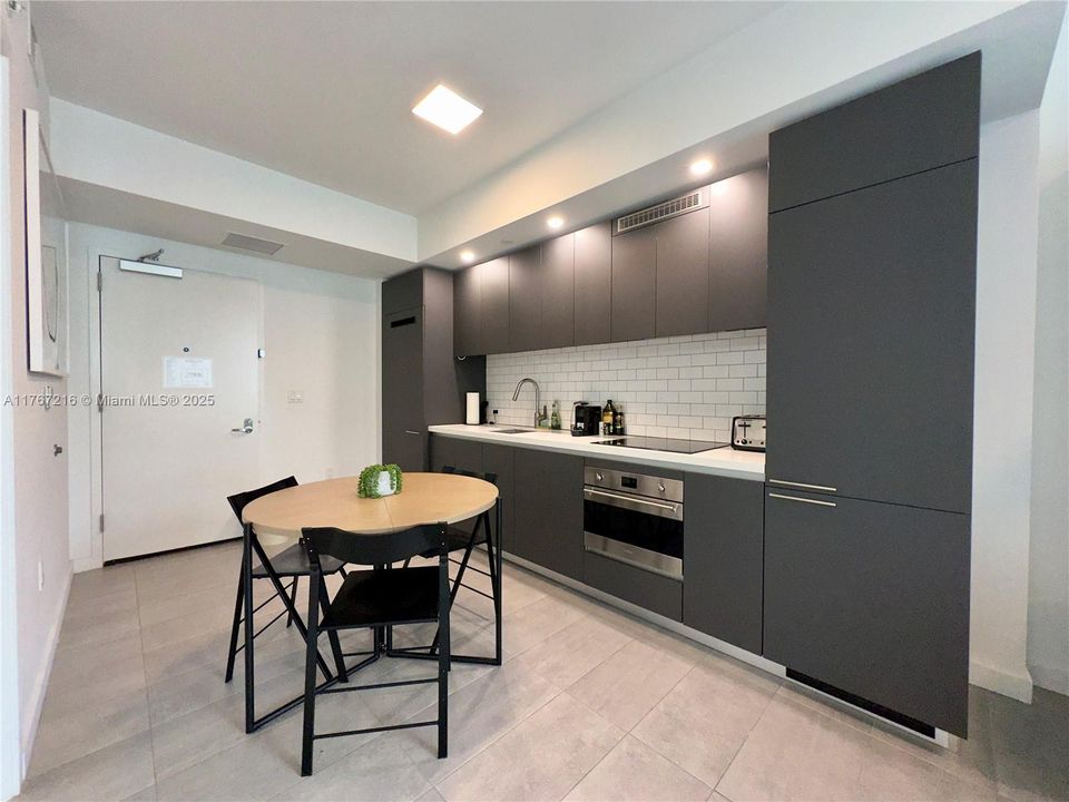 Vendido Recientemente: $379,000 (0 camas, 1 baños, 386 Pies cuadrados)