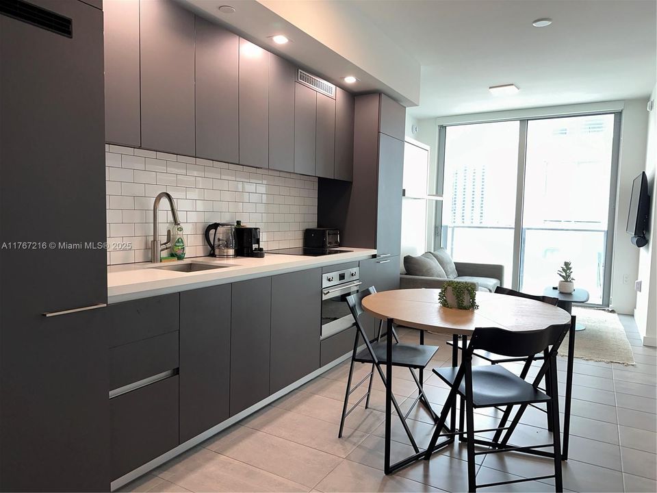 Vendido Recientemente: $379,000 (0 camas, 1 baños, 386 Pies cuadrados)