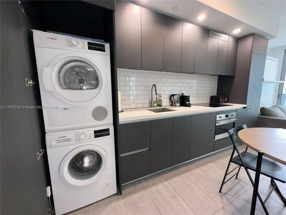 Vendido Recientemente: $379,000 (0 camas, 1 baños, 386 Pies cuadrados)