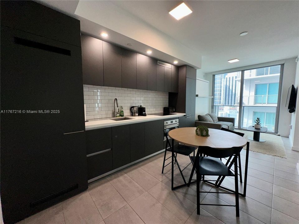 Vendido Recientemente: $379,000 (0 camas, 1 baños, 386 Pies cuadrados)