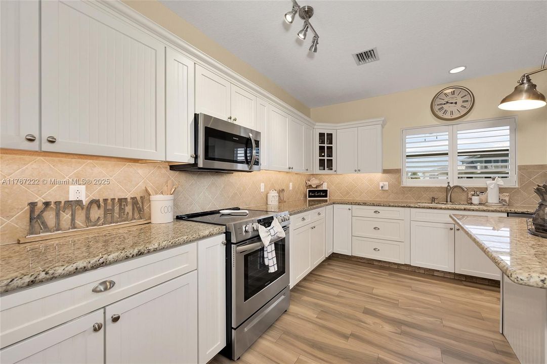 На продажу: $2,599,000 (3 спален, 2 ванн, 2010 Квадратных фут)