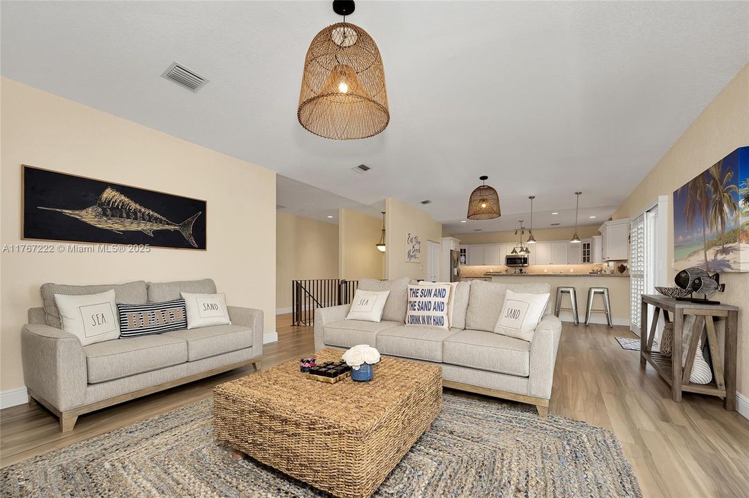 На продажу: $2,599,000 (3 спален, 2 ванн, 2010 Квадратных фут)