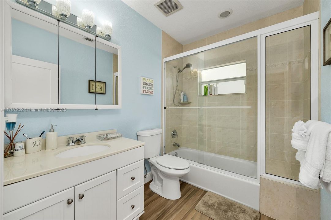 На продажу: $2,599,000 (3 спален, 2 ванн, 2010 Квадратных фут)