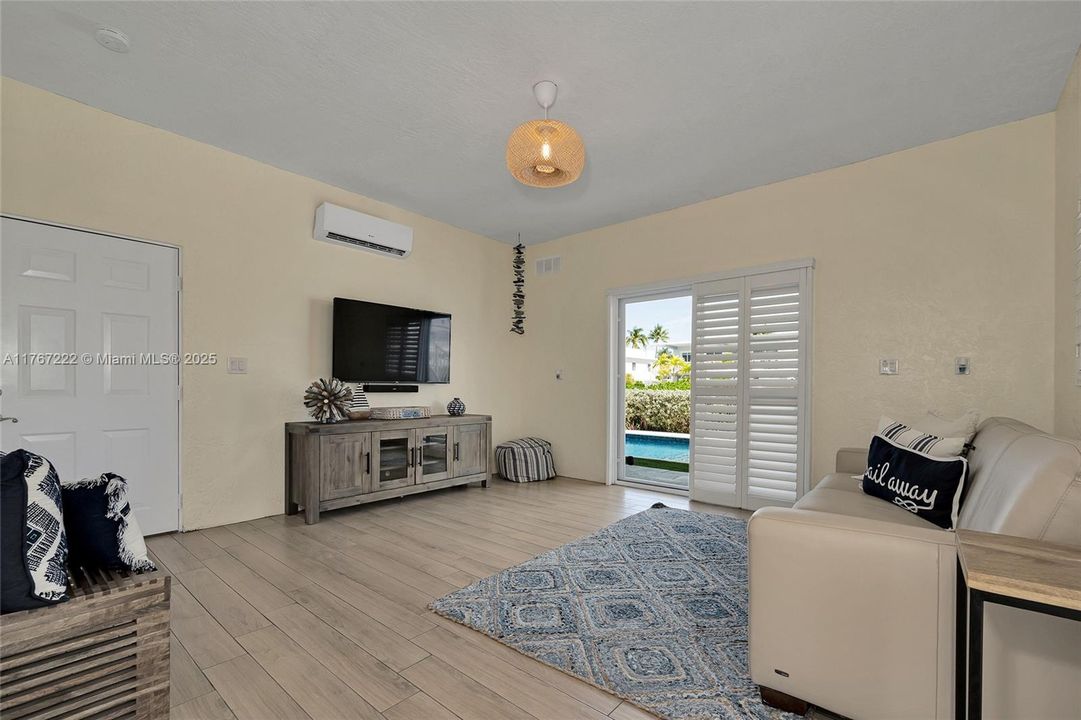 На продажу: $2,599,000 (3 спален, 2 ванн, 2010 Квадратных фут)