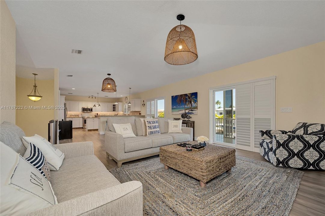 На продажу: $2,599,000 (3 спален, 2 ванн, 2010 Квадратных фут)