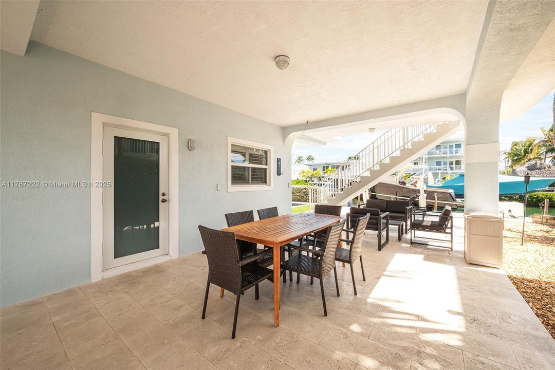 На продажу: $2,599,000 (3 спален, 2 ванн, 2010 Квадратных фут)