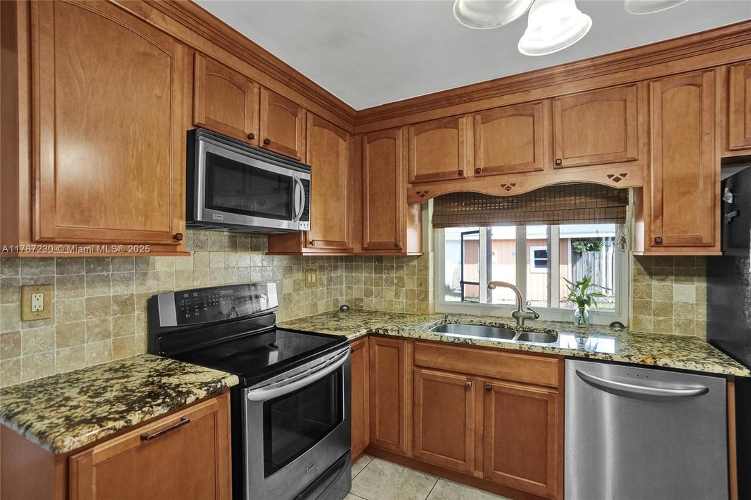 Recently Sold: $515,000 (3 beds, 2 baths, 1429 Square Feet)