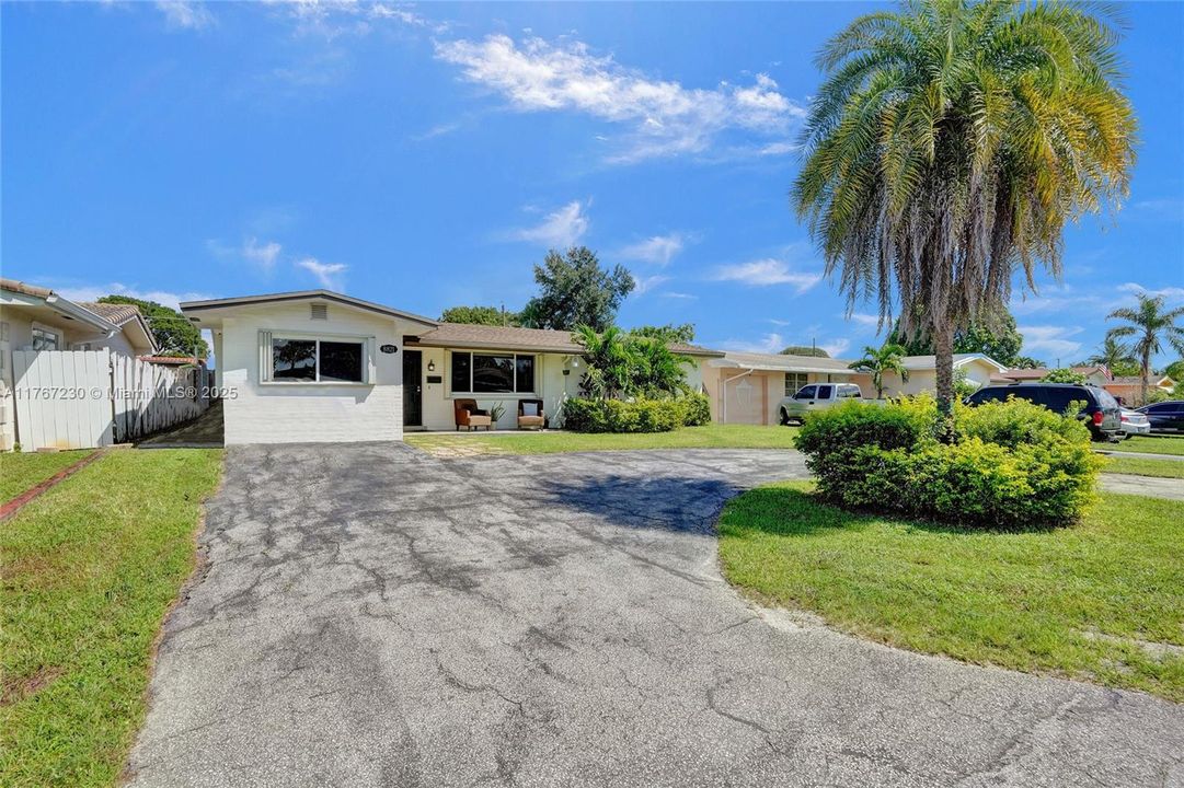 Recently Sold: $515,000 (3 beds, 2 baths, 1429 Square Feet)