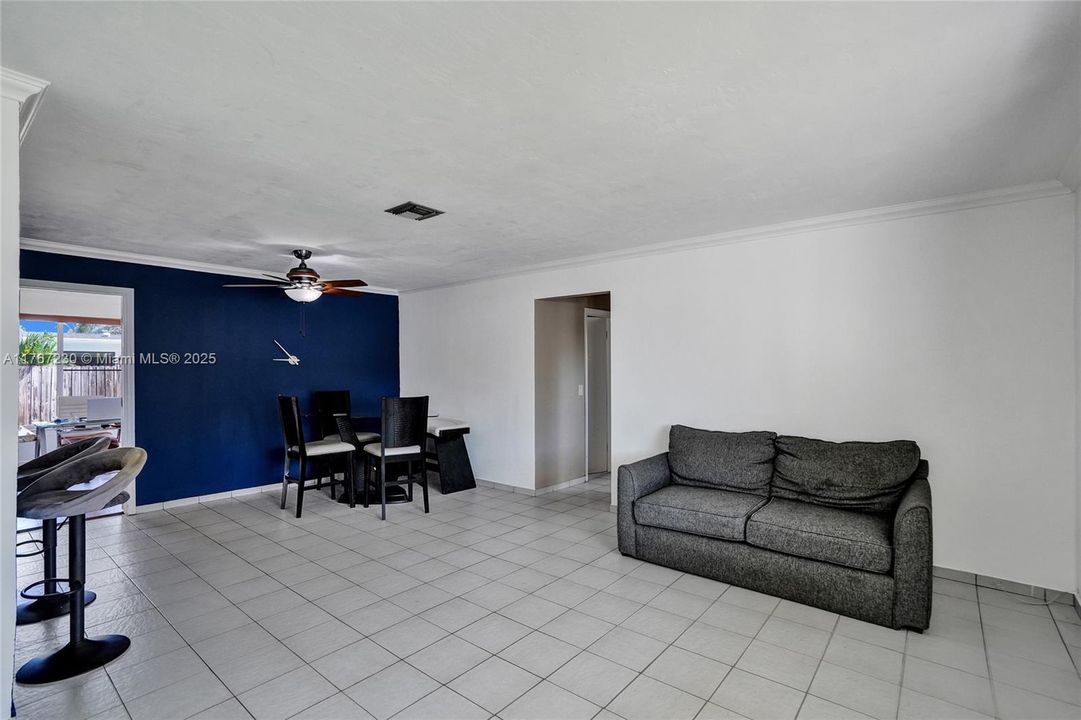 Recently Sold: $515,000 (3 beds, 2 baths, 1429 Square Feet)