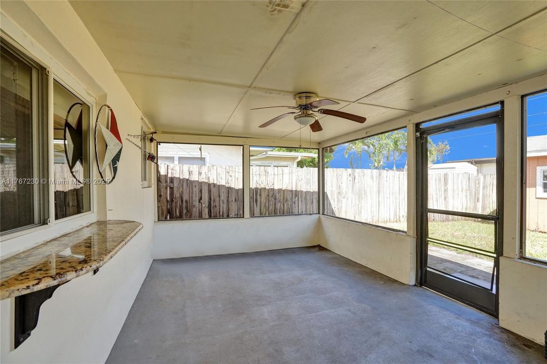 Recently Sold: $515,000 (3 beds, 2 baths, 1429 Square Feet)