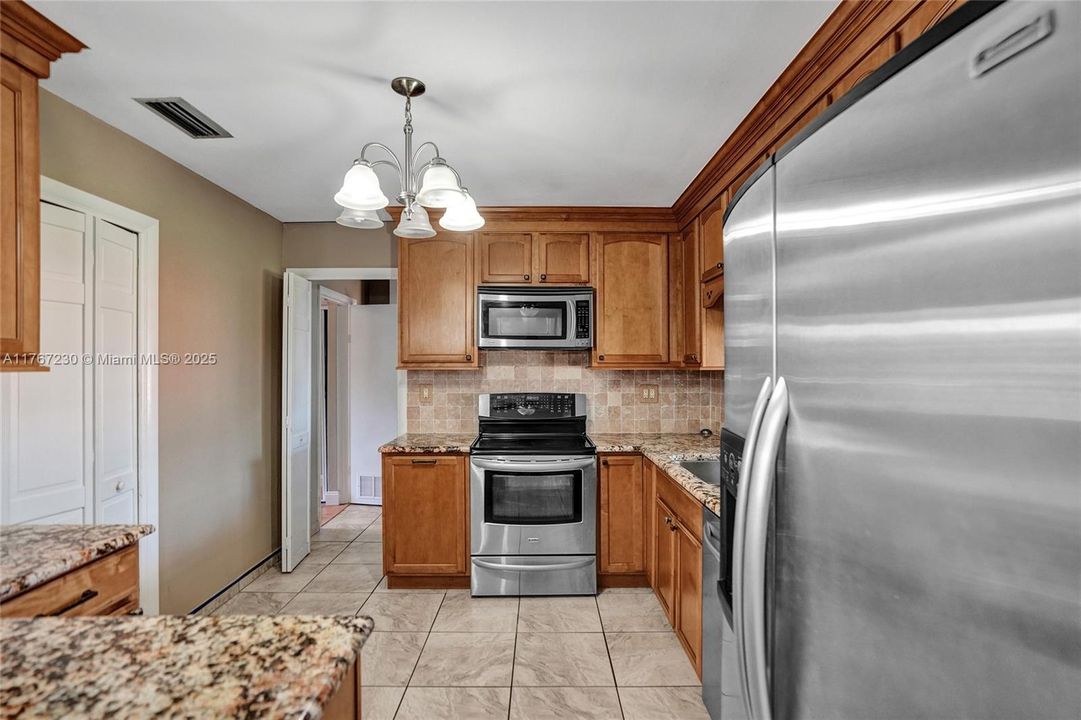 Recently Sold: $515,000 (3 beds, 2 baths, 1429 Square Feet)