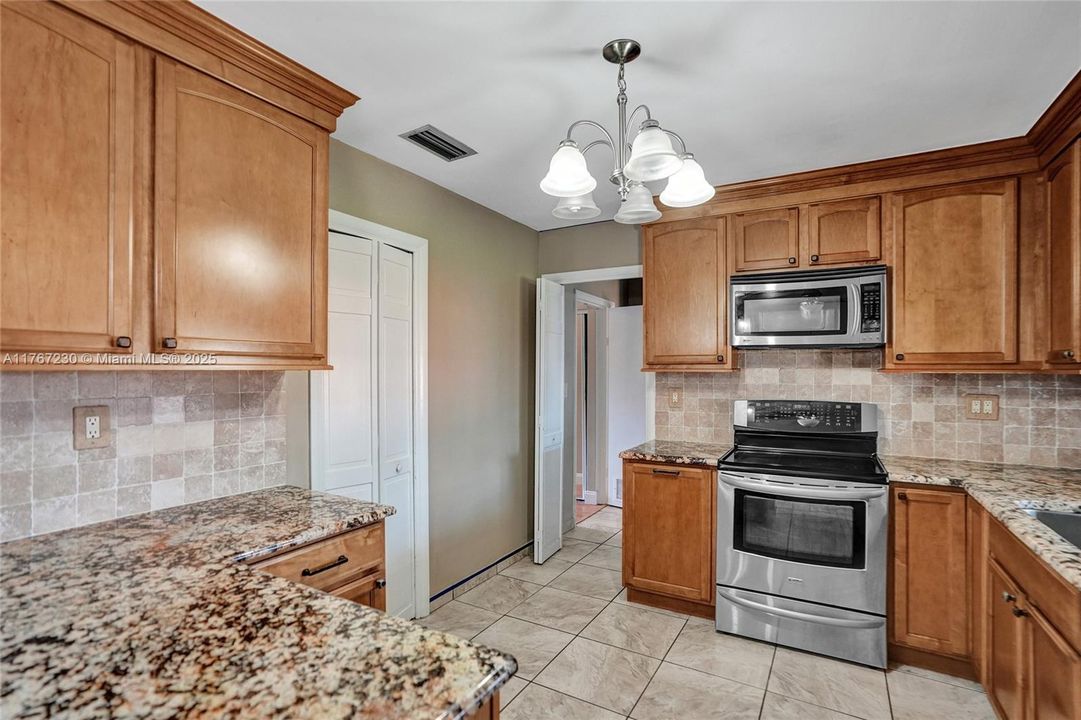 Recently Sold: $515,000 (3 beds, 2 baths, 1429 Square Feet)