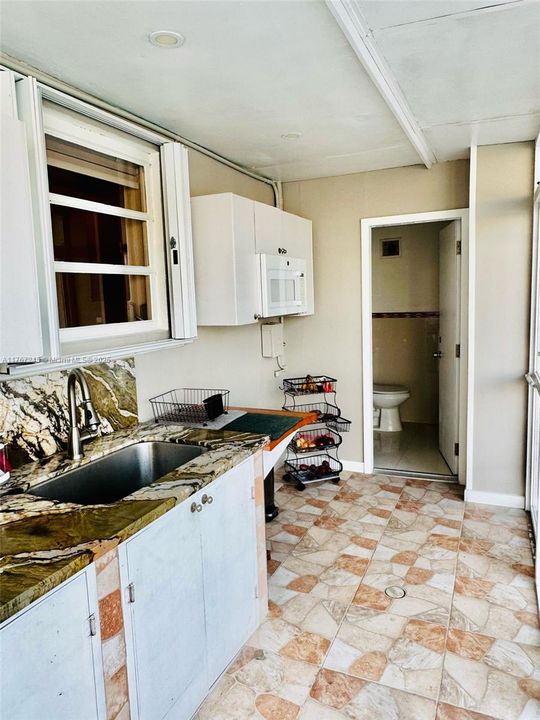 Recently Rented: $3,700 (3 beds, 2 baths, 1484 Square Feet)