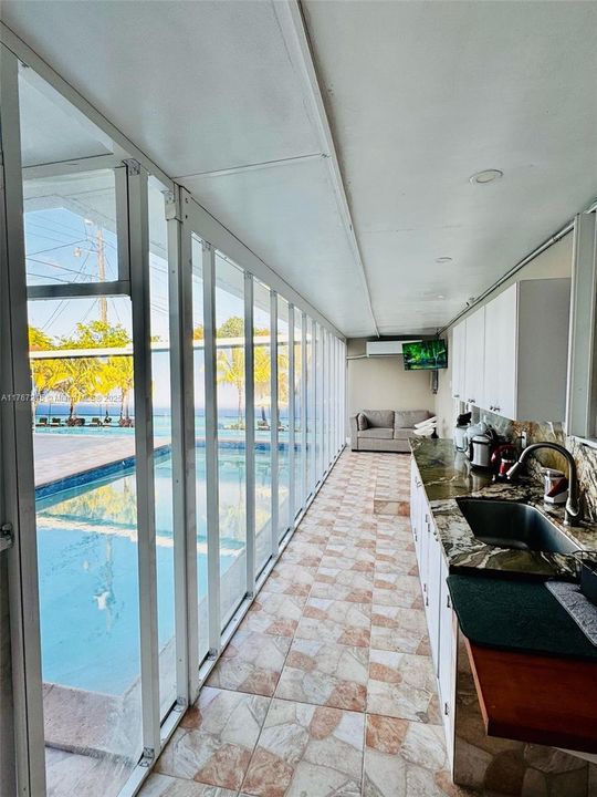 Recently Rented: $3,700 (3 beds, 2 baths, 1484 Square Feet)