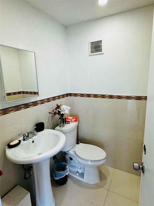 Recently Rented: $3,700 (3 beds, 2 baths, 1484 Square Feet)