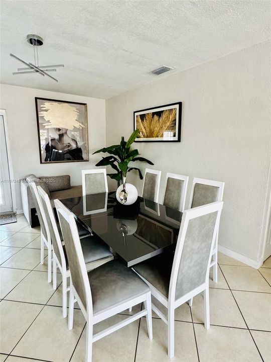 Recently Rented: $3,700 (3 beds, 2 baths, 1484 Square Feet)