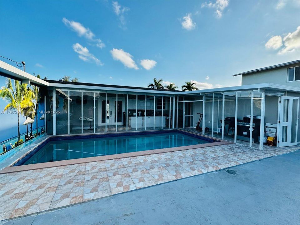 Recently Rented: $3,700 (3 beds, 2 baths, 1484 Square Feet)