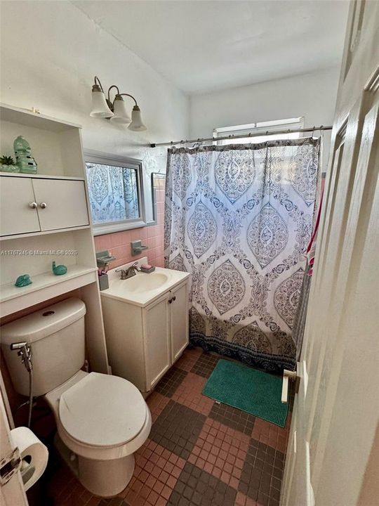 Recently Rented: $3,700 (3 beds, 2 baths, 1484 Square Feet)