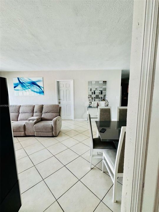 Recently Rented: $3,700 (3 beds, 2 baths, 1484 Square Feet)