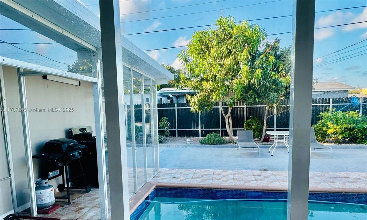 Recently Rented: $3,700 (3 beds, 2 baths, 1484 Square Feet)