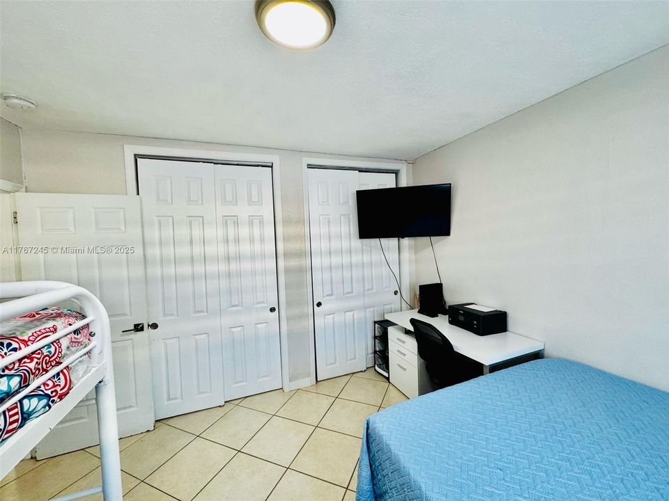 Recently Rented: $3,700 (3 beds, 2 baths, 1484 Square Feet)