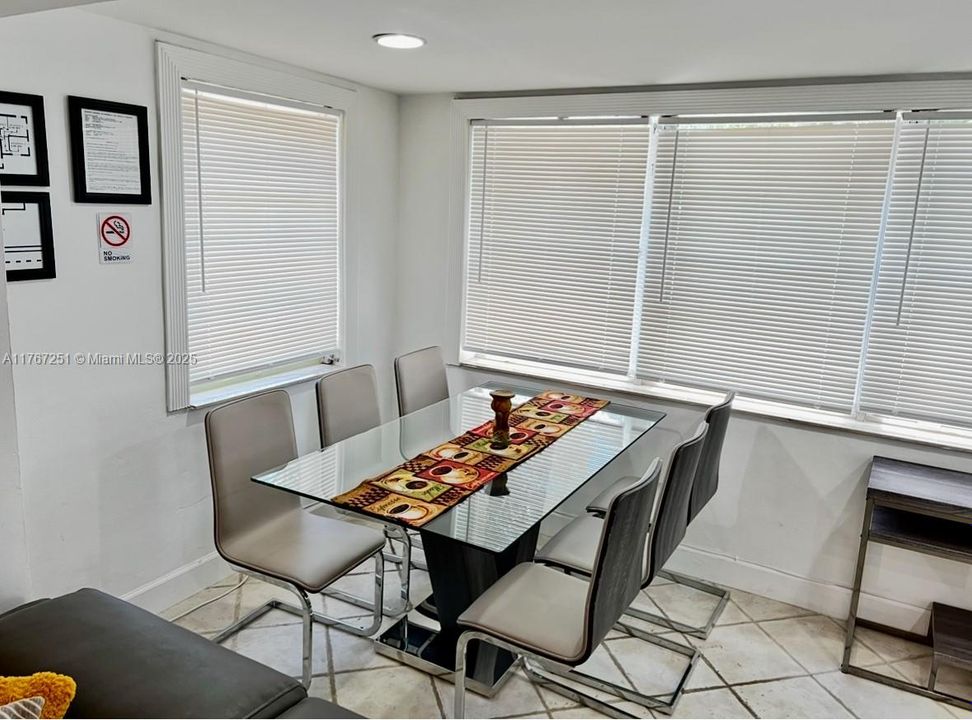 最近租的: $3,399 (3 贝兹, 2 浴室, 1396 平方英尺)