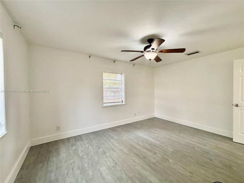 最近租的: $3,399 (3 贝兹, 2 浴室, 1396 平方英尺)