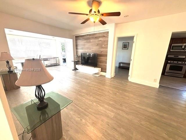 最近租的: $3,399 (3 贝兹, 2 浴室, 1396 平方英尺)