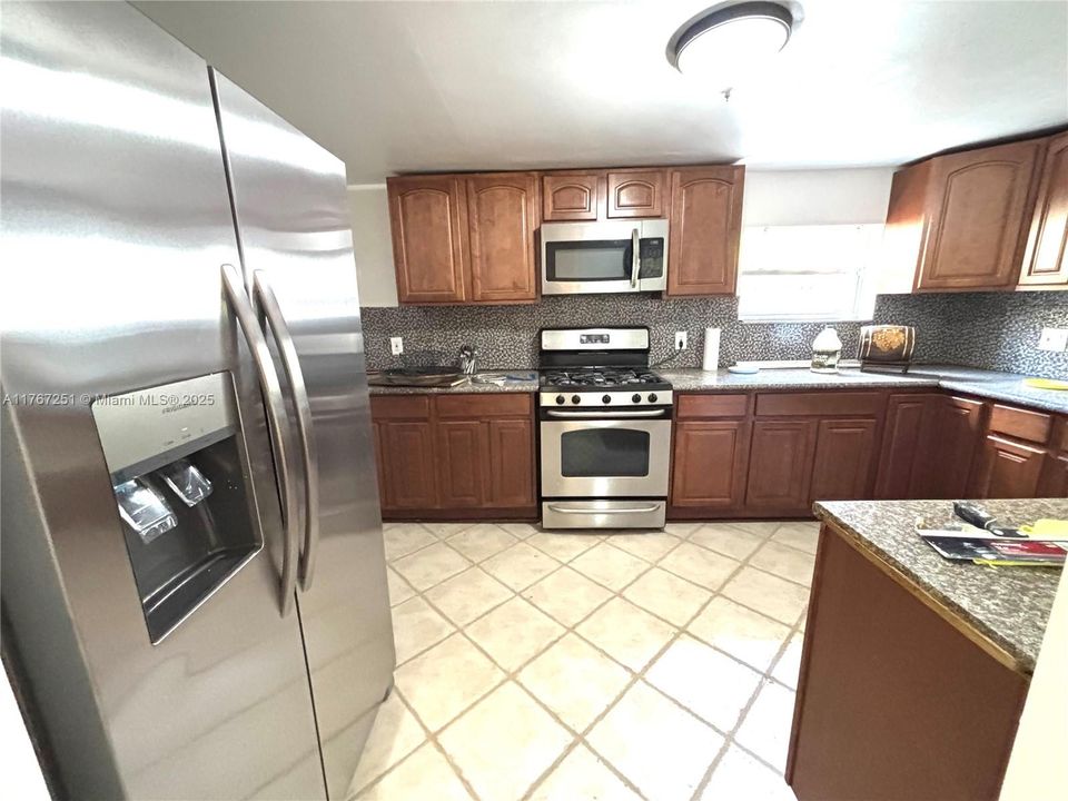 最近租的: $3,399 (3 贝兹, 2 浴室, 1396 平方英尺)