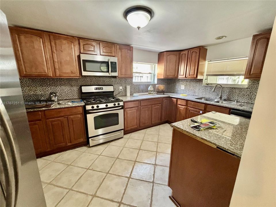 最近租的: $3,399 (3 贝兹, 2 浴室, 1396 平方英尺)