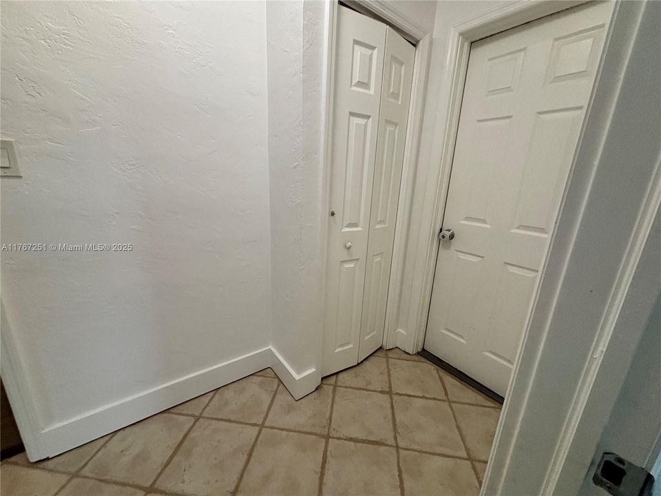 最近租的: $3,399 (3 贝兹, 2 浴室, 1396 平方英尺)