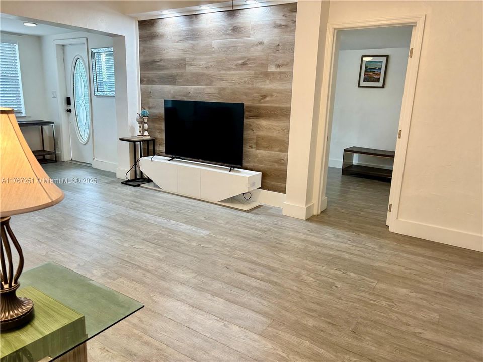 最近租的: $3,399 (3 贝兹, 2 浴室, 1396 平方英尺)