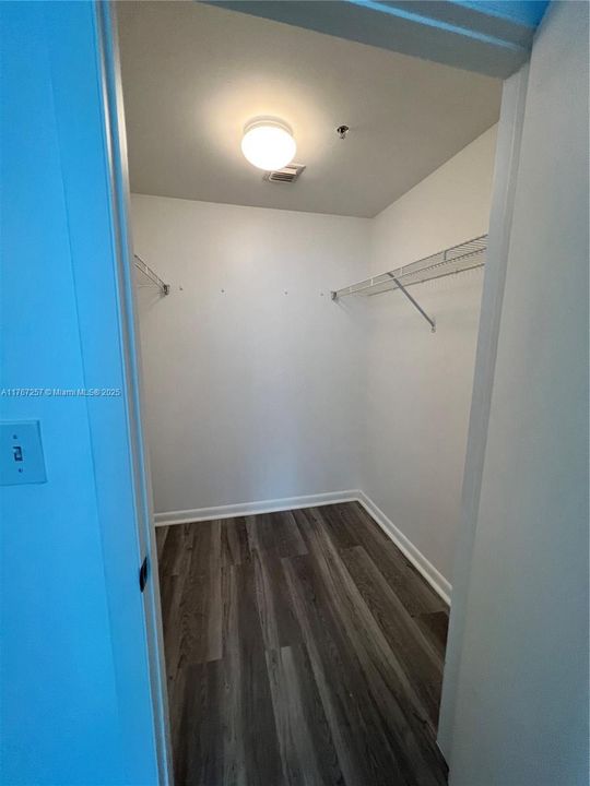 For Sale: $555,000 (2 beds, 2 baths, 1058 Square Feet)
