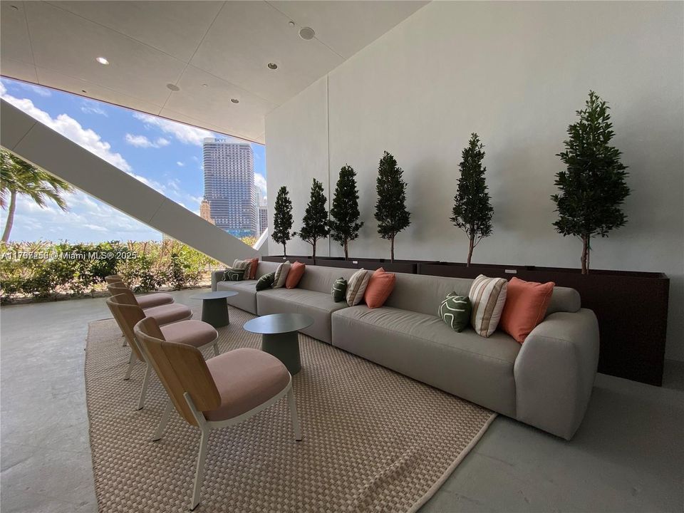 待售: $630,000 (1 贝兹, 1 浴室, 948 平方英尺)