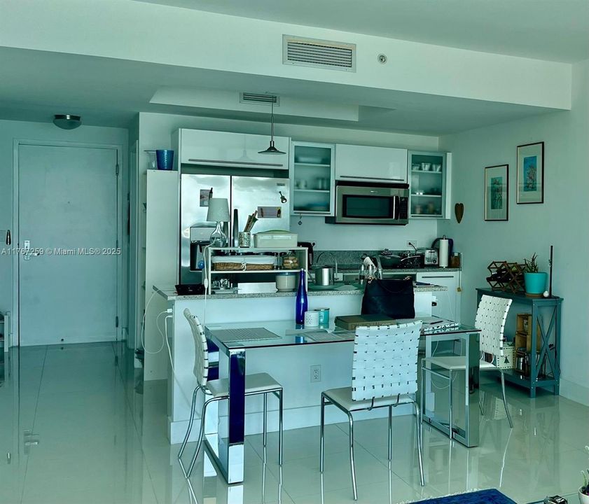 待售: $630,000 (1 贝兹, 1 浴室, 948 平方英尺)