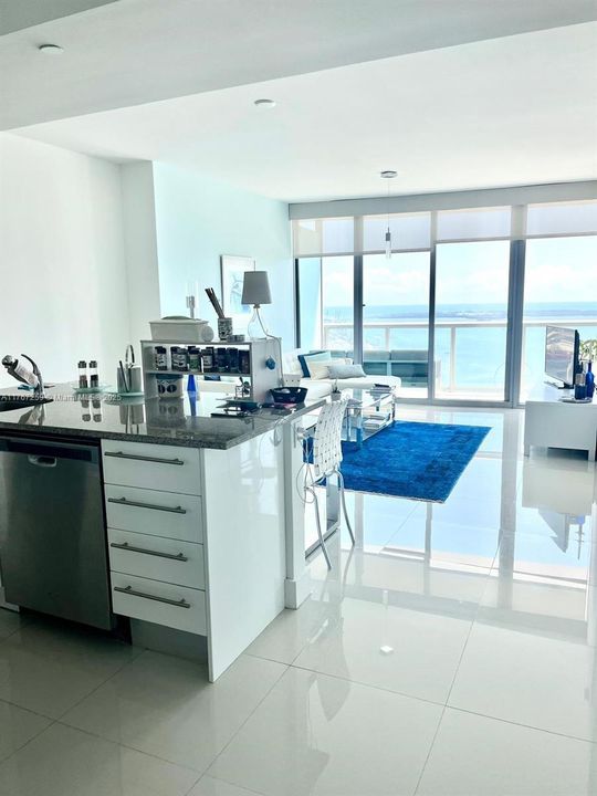 待售: $630,000 (1 贝兹, 1 浴室, 948 平方英尺)