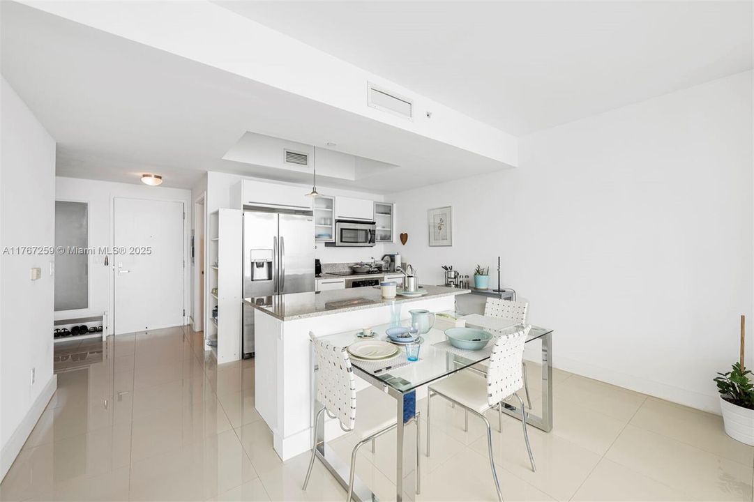 待售: $630,000 (1 贝兹, 1 浴室, 948 平方英尺)